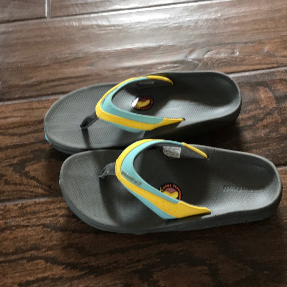 Montrail Molokini ll flip flops